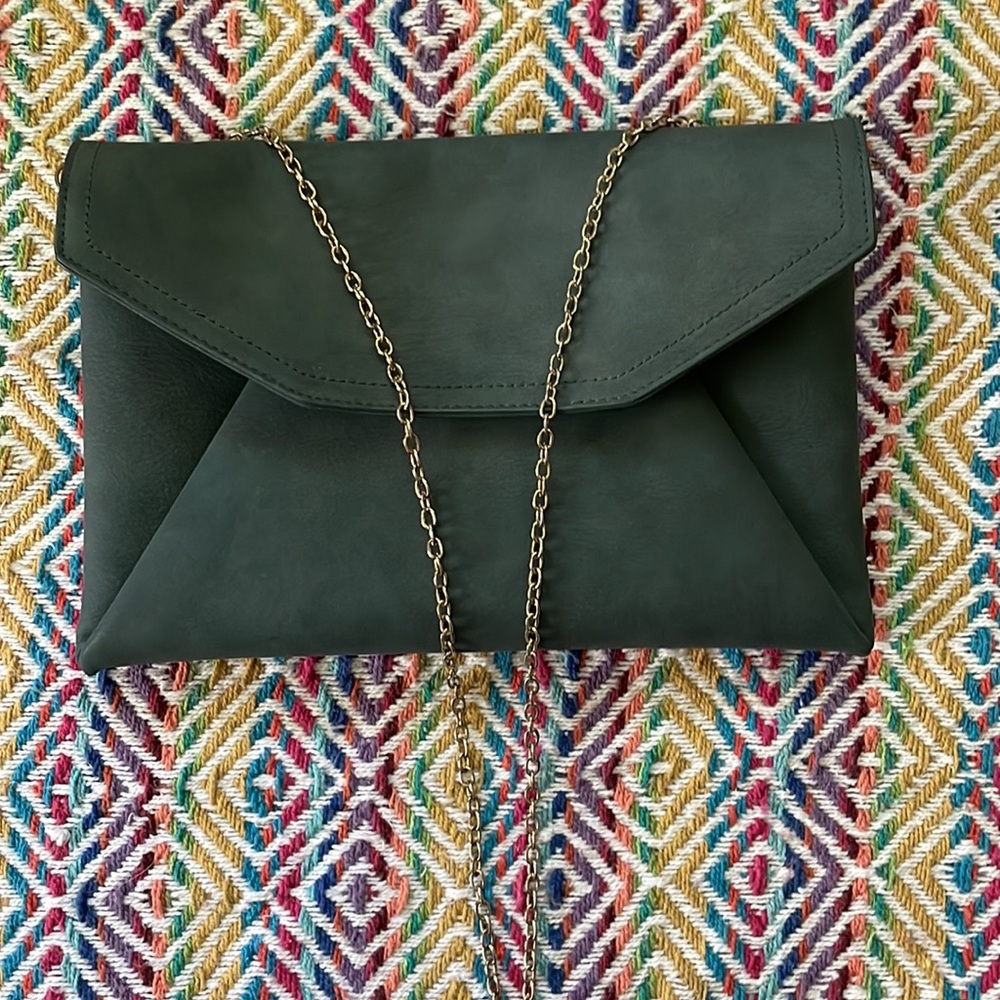 Crossbody bag with removable strap